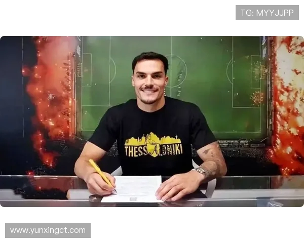 佩德罗阿尔瓦罗抵达机场披泰山围巾热情签名球迷引发欢呼 佩德罗阿尔瓦罗抵达机场披泰山围巾热情签名球迷引发欢呼